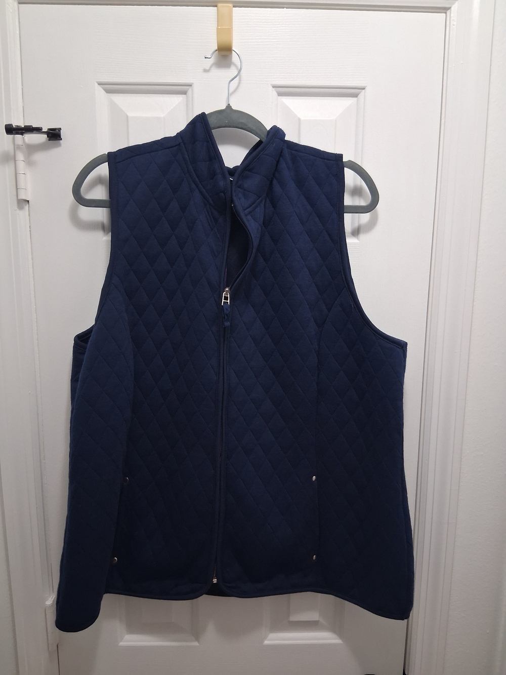 Kim Rogers Curvy Quilted Navy Sleeveless Vest With Inside Pockets. - Picture 4 of 5